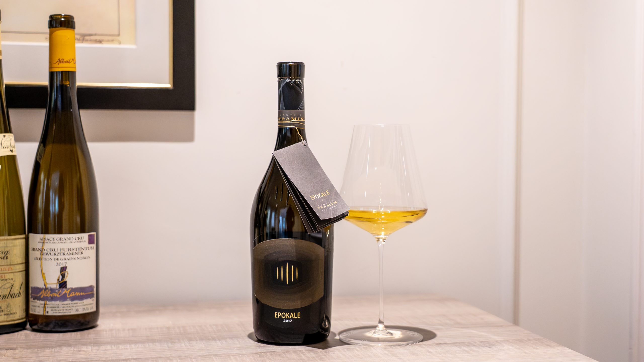 Cantina Tramin presents Epokale 2017: the Gewürztraminer that defies time. Cantina Tramin presents Epokale 2017: the Gewürztraminer that defies time.