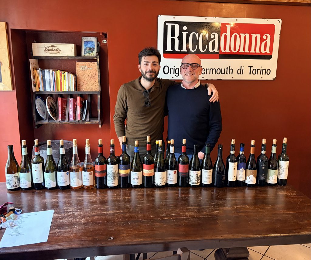 Degusatzione di 23 vini con Maurizio Saettini enologo presso Vinhello