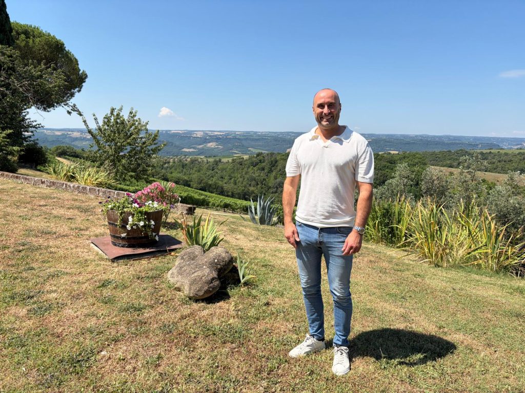 Enzo Barbi presso Decugnano dei Barbi